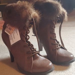 Leather heel boots with mink fur